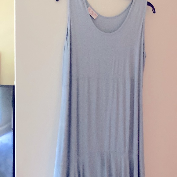 Simplistic elegant long dress - Picture 3 of 6